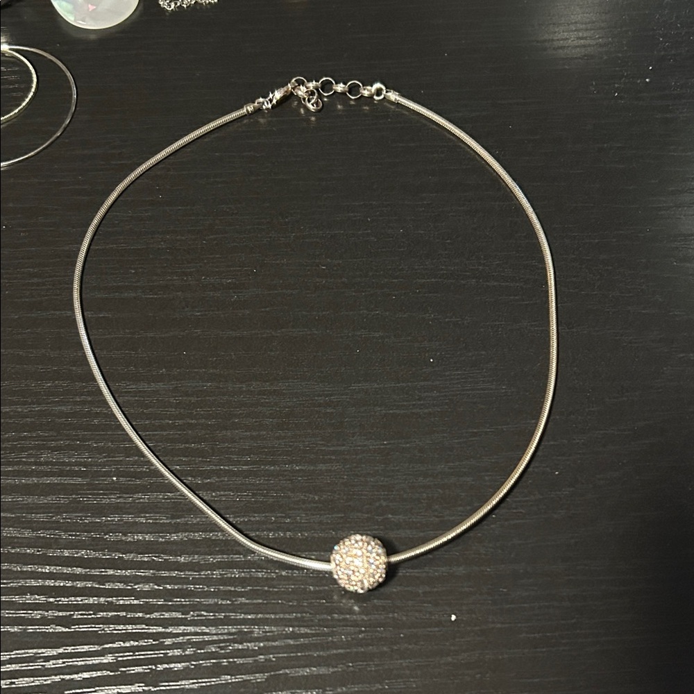 Chic Silver Necklace with Pendant